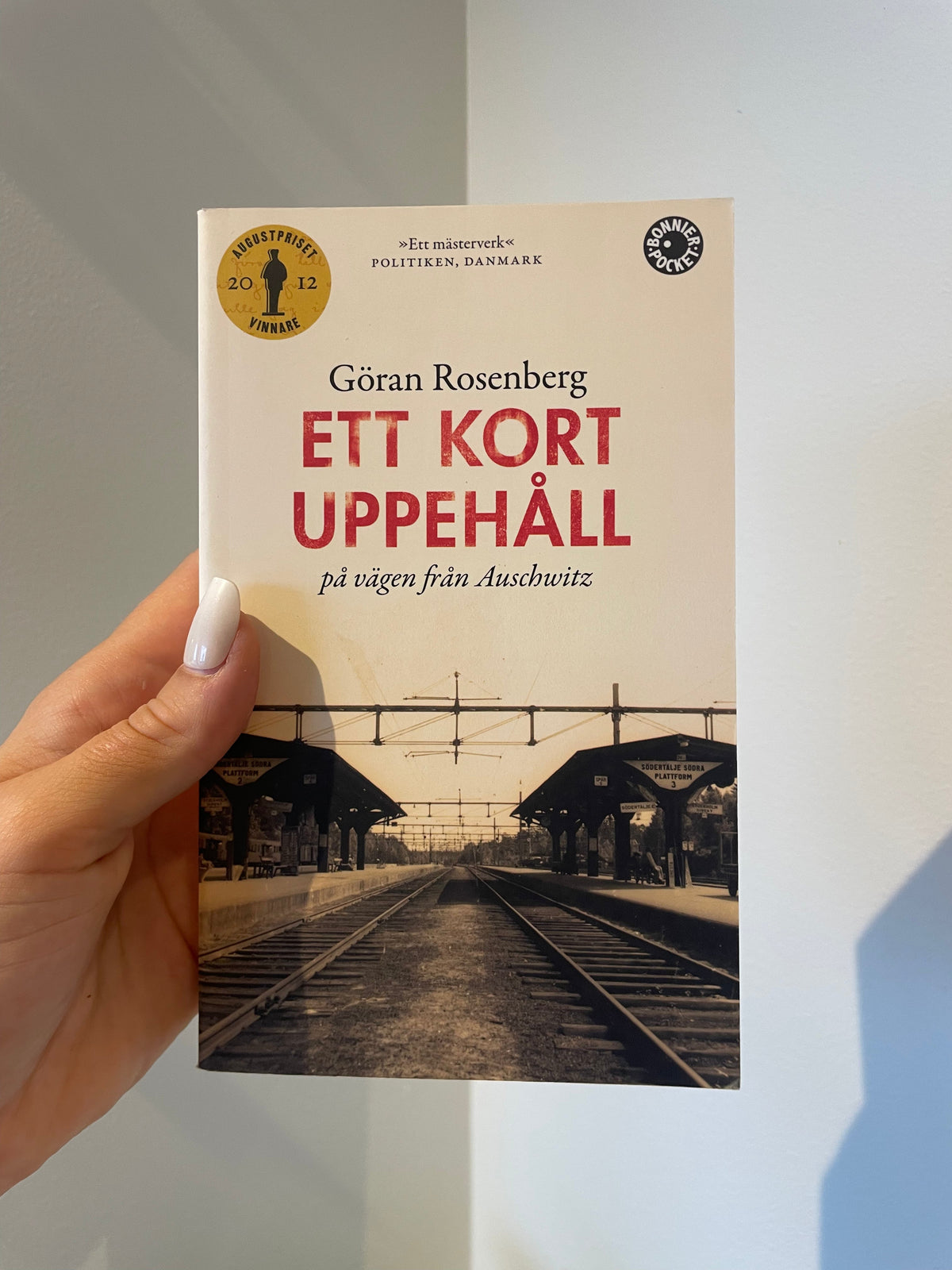 Ett kort uppehåll på vägen från Auschwitz – framsida