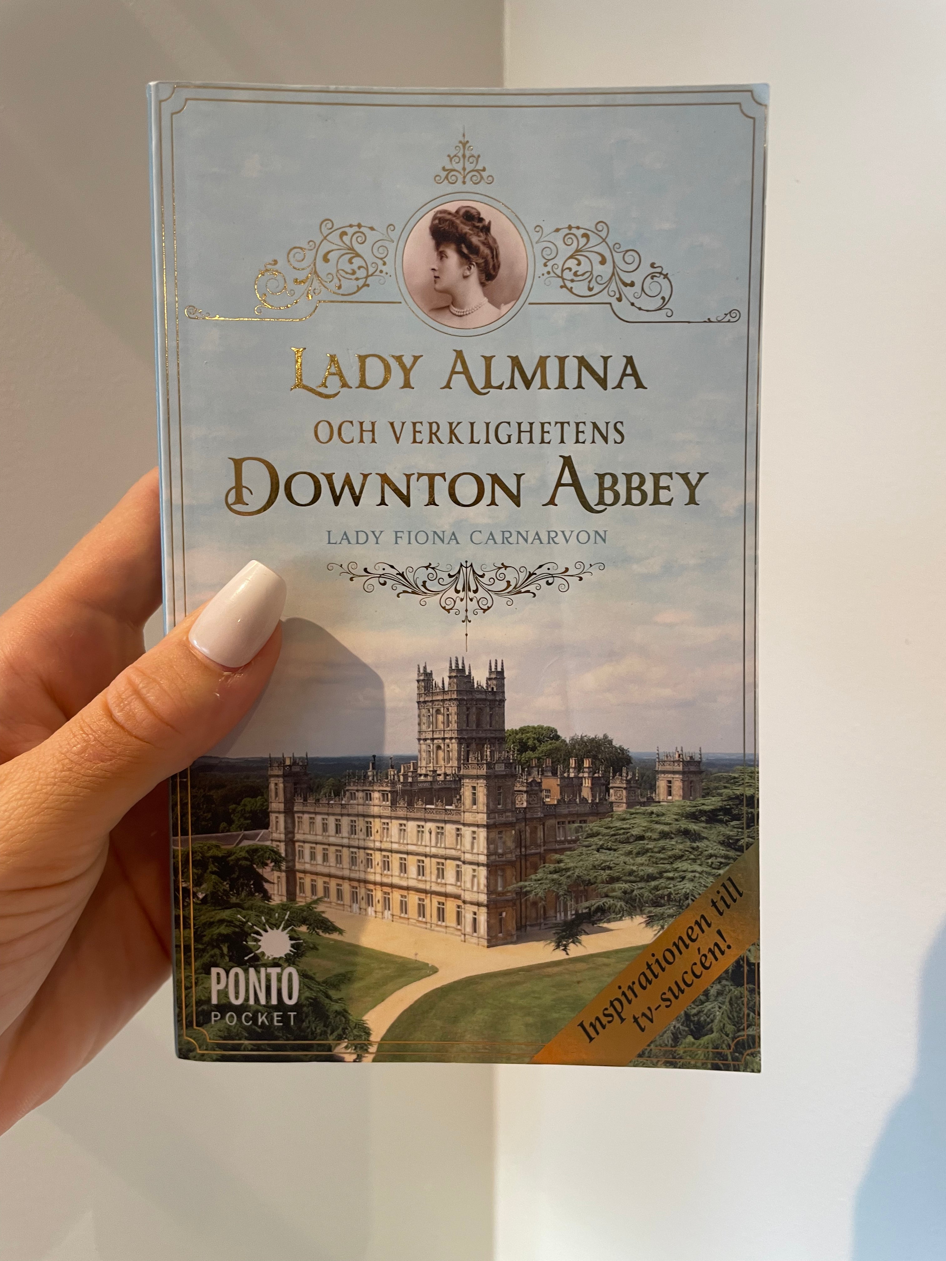 Lady Almina – framsida
