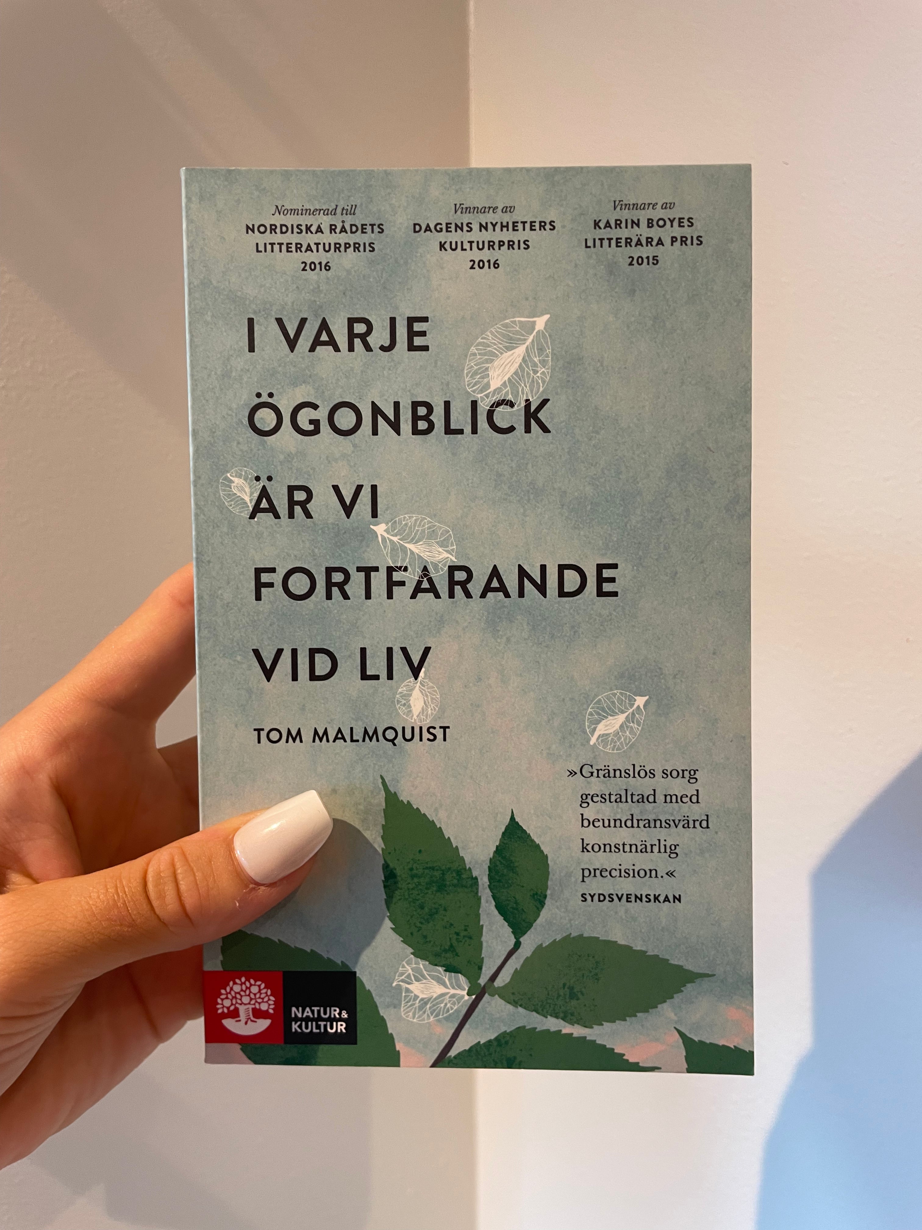 I varje ögonblick är vi fortfarande vid liv – framsida