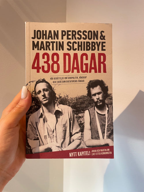438 dagar – framsida