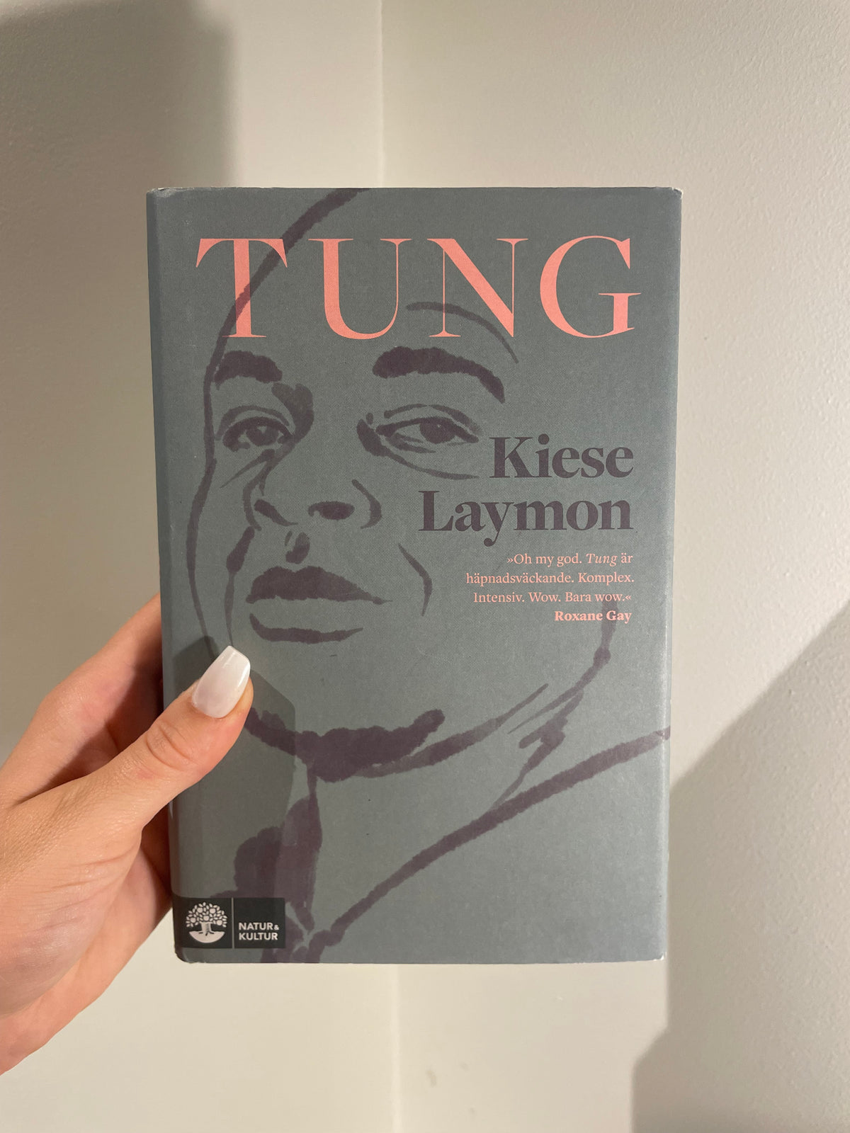 Tung – framsida