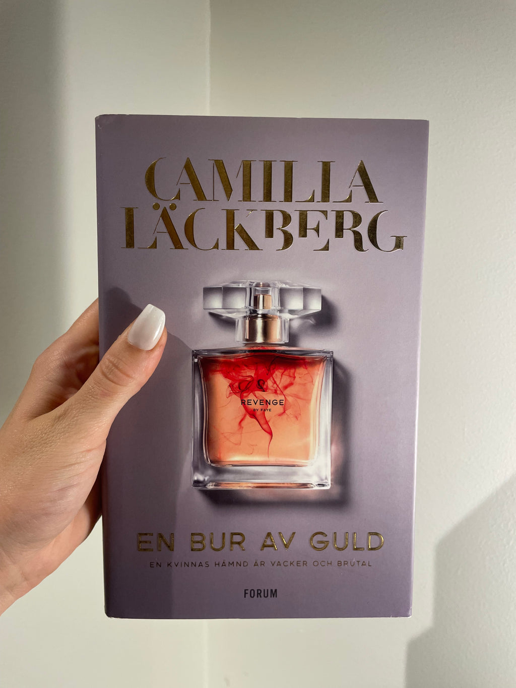 En bur av guld – framsida