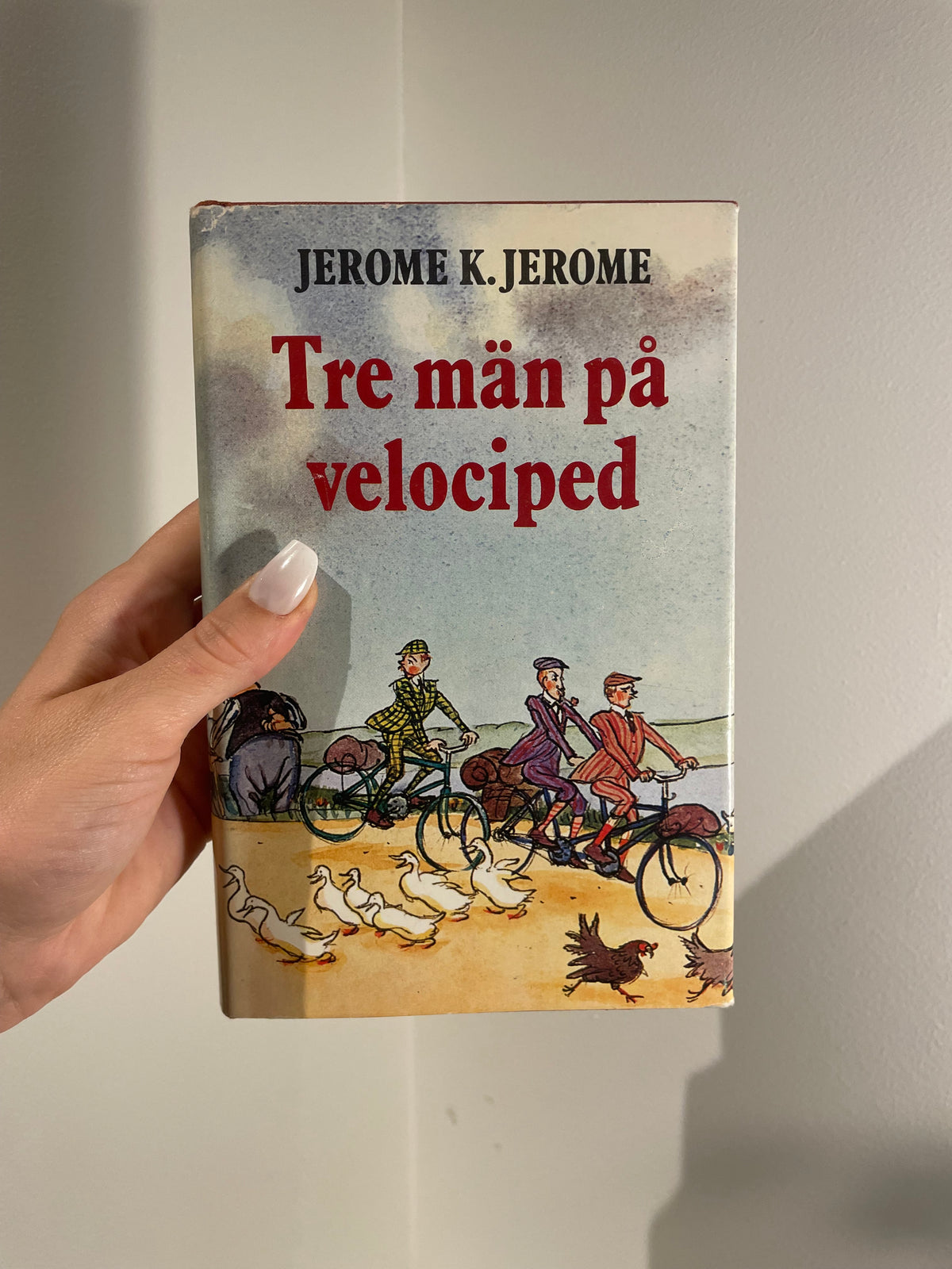Tre män på velociped – framsida