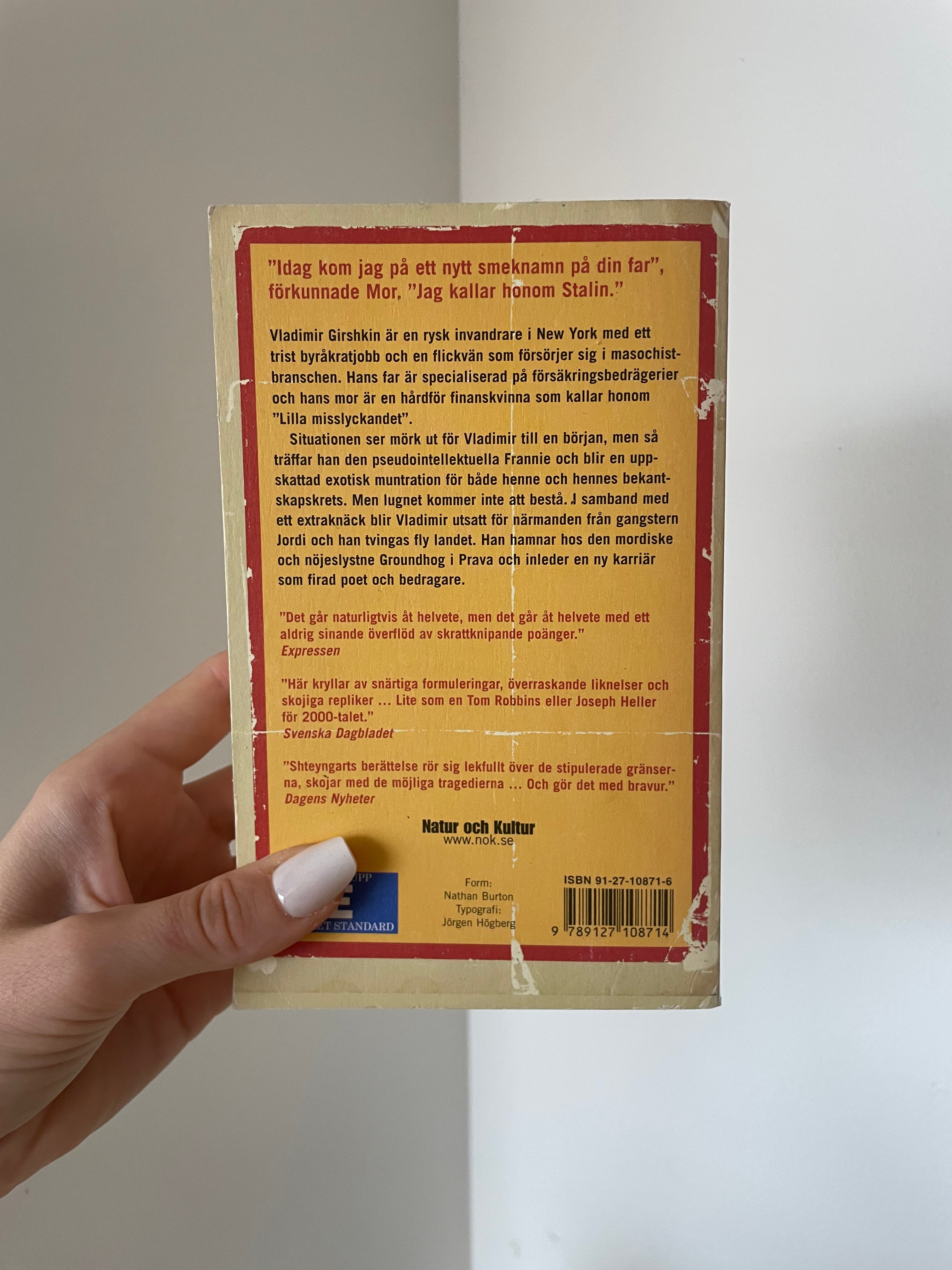 Den ryske debutantens handbok - baksida