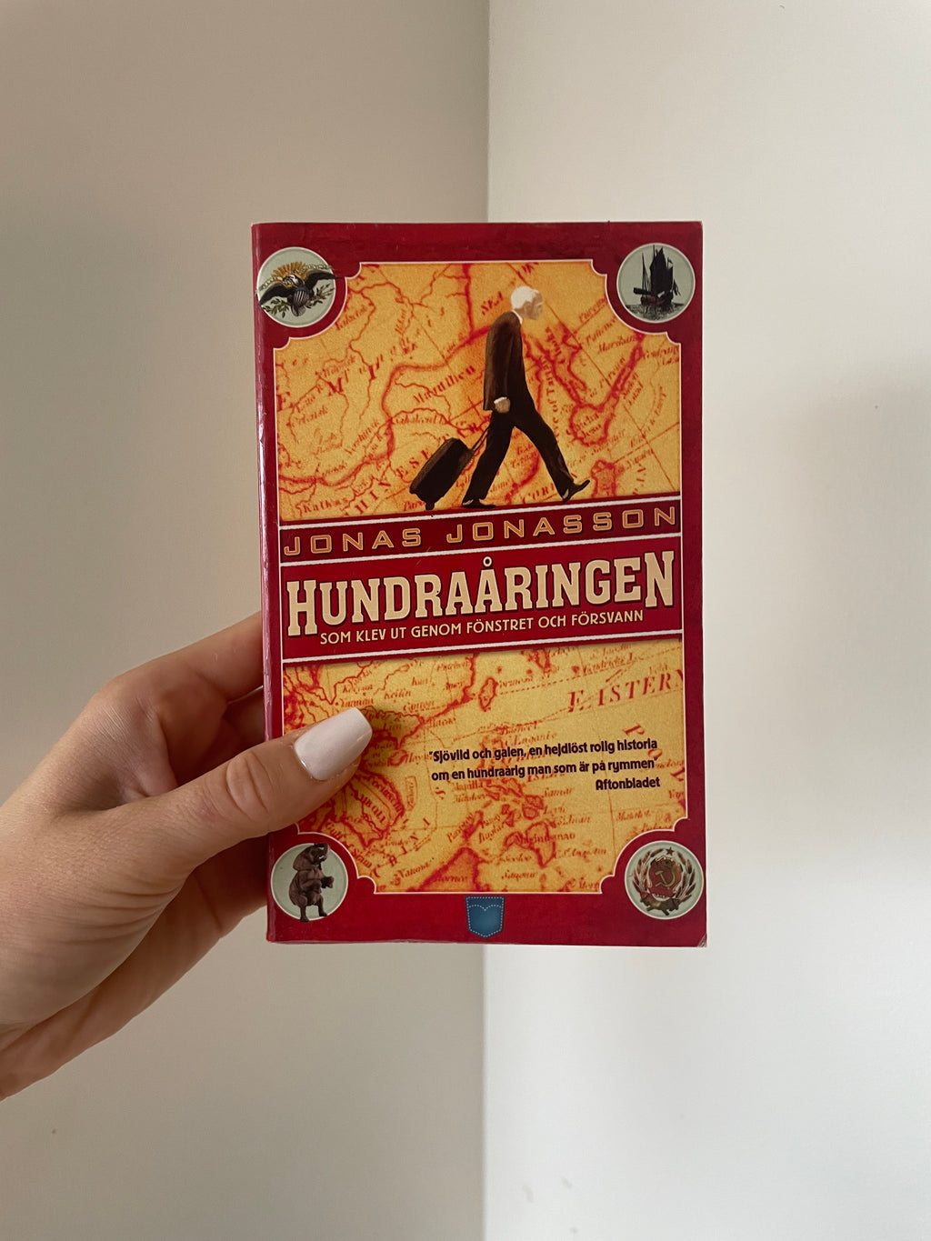 Hundraåringen som klev ut genom fönstret och försvann - framsida
